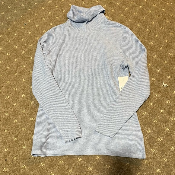 NWT Turtle Neck - Picture 3 of 3
